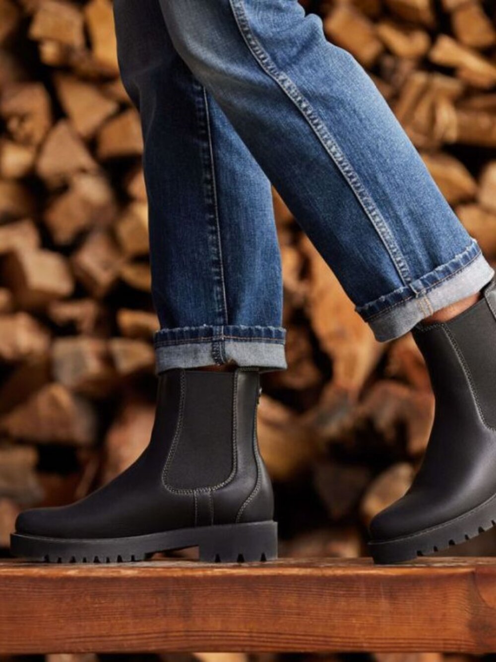 Ariat® Women's Wexford Lug Mid Waterproof Chelsea Boot Black